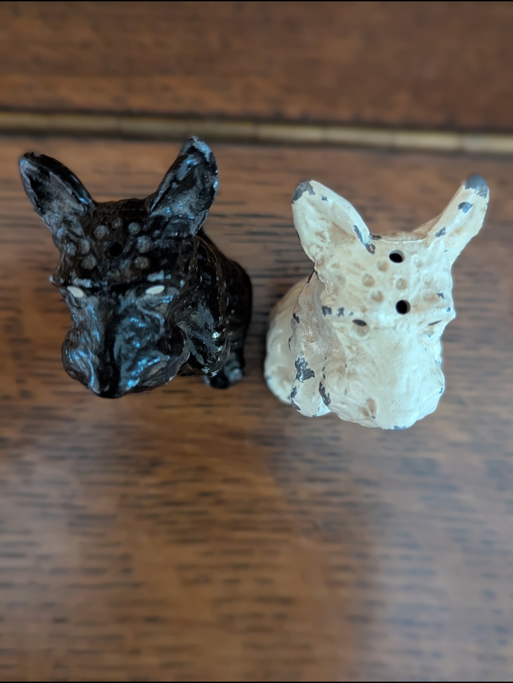 Cast Iron Scottie Dog Salt and Pepper Shakers Black White Terrier - Picture 4 of 4